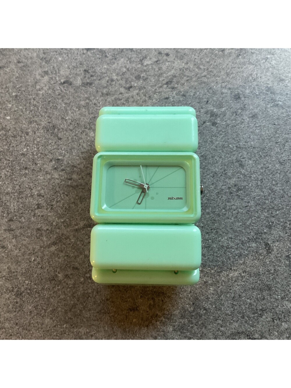 NIXON Vega Quartz Analog Bracelet Wristwatch Light Green 43mm Case Bin P